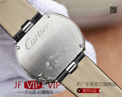 卡地亚BALLON BLANC DE CARTIER系列腕表。这款女士珠宝腕表的最大亮点在于表壳4时位置点缀一颗光华璀璨的钻石 商品图6