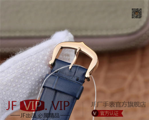 卡地亚BALLON BLANC DE CARTIER系列腕表。这款女士珠宝腕表的最大亮点在于表壳4时位置点缀一颗光华璀璨的钻石，巧妙 商品图1