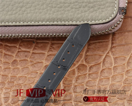 卡地亚BALLON BLANC DE CARTIER系列腕表。这款女士珠宝腕表的最大亮点在于表壳4时位置点缀一颗光华璀璨的钻石 商品图9