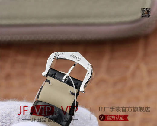 卡地亚BALLON BLANC DE CARTIER系列腕表。这款女士珠宝腕表的最大亮点在于表壳4时位置点缀一颗光华璀璨的钻石 商品图8