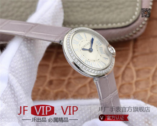 卡地亚BALLON BLANC DE CARTIER系列腕表。这款女士珠宝腕表的最大亮点在于表壳4时位置点缀一颗光华璀璨的钻石 商品图4