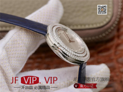 伯爵Possession女士腕表，此款腕表的圆形表圈也可以随着指尖完成360°优雅的旋转，中央的钻石随势划出一道优美的弧线，仿若在腕上跳一曲唯美的华尔兹 商品图4