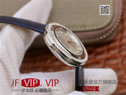 伯爵Possession女士腕表，此款腕表的圆形表圈也可以随着指尖完成360°优雅的旋转，中央的钻石随势划出一道优美的弧线，仿若在腕上跳一曲唯美的华尔兹 商品图5