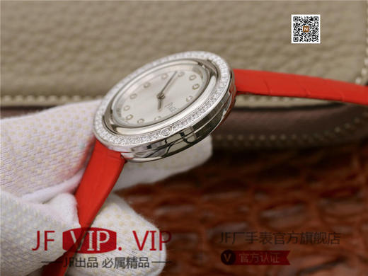 伯爵Possession女士腕表，此款腕表的圆形表圈也可以随着指尖完成360°优雅的旋转，中央的钻石随势划出一道优美的弧线，仿若在腕上跳一曲唯美的华尔兹 商品图5