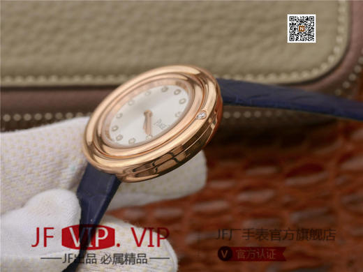 伯爵Possession女士腕表，此款腕表的圆形表圈也可以随着指尖完成360°优雅的旋转，中央的钻石随势划出一道优美的弧线，仿若在腕上跳一曲唯美的华尔兹 商品图5