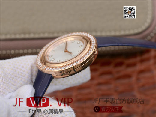 伯爵Possession女士腕表，此款腕表的圆形表圈也可以随着指尖完成360°优雅的旋转，中央的钻石随势划出一道优美的弧线，仿若在腕上跳一曲唯美的华尔兹 商品图4