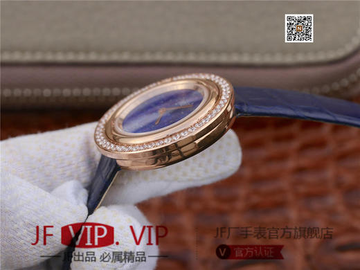 伯爵Possession女士腕表，此款腕表的圆形表圈也可以随着指尖完成360°优雅的旋转，中央的钻石随势划出一道优美的弧线，仿若在腕上跳一曲唯美的华尔兹 商品图4