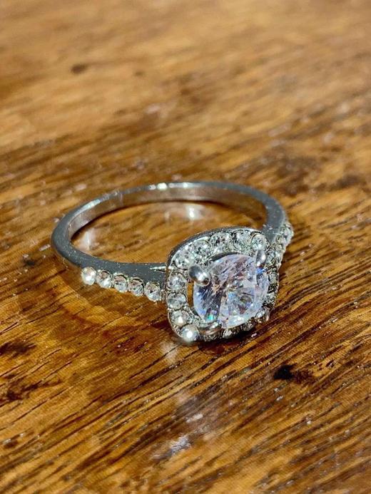 锆石镶嵌时尚戒指 顺丰包邮 商品图3