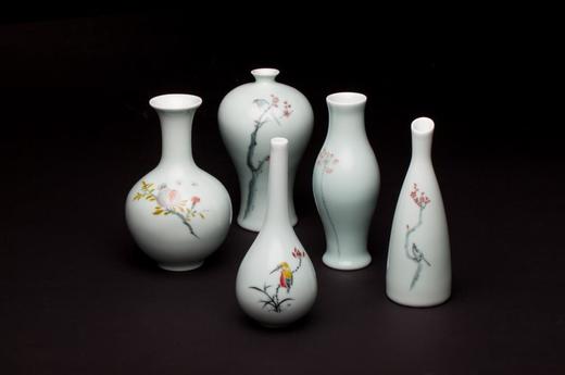 8寸 手绘青瓷花器（单件） 商品图0