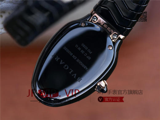 BV宝格丽SERPENTI系列白色陶瓷与黑陶瓷腕表以精美蛇形向众人展现时尚奢华之美。表圈处镶嵌切割美钻，精美奢华 商品图5