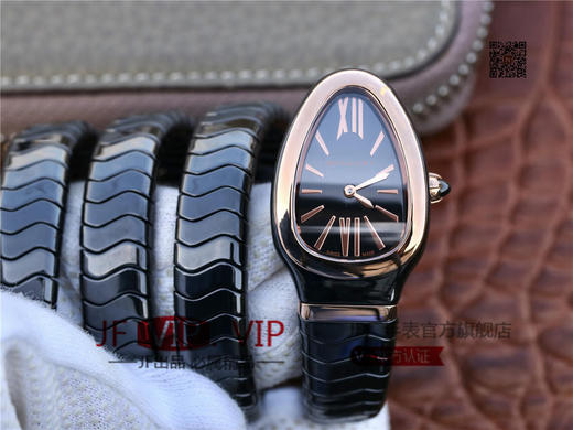 BV宝格丽SERPENTI系列白色陶瓷与黑陶瓷腕表以精美蛇形向众人展现时尚奢华之美。表圈处镶嵌切割美钻，精美奢华 商品图0