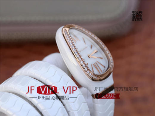 BV宝格丽SERPENTI系列白色陶瓷与黑陶瓷腕表以精美蛇形向众人展现时尚奢华之美。表圈处镶嵌切割美钻，精美奢华 商品图4