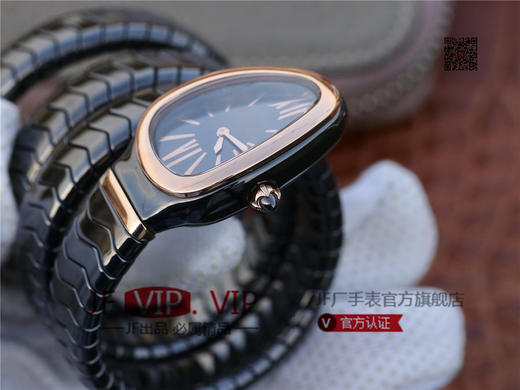 BV宝格丽SERPENTI系列白色陶瓷与黑陶瓷腕表以精美蛇形向众人展现时尚奢华之美。表圈处镶嵌切割美钻，精美奢华 商品图4