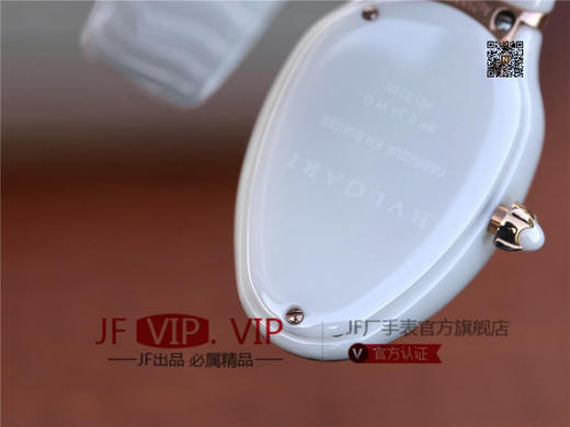 BV宝格丽SERPENTI系列白色陶瓷与黑陶瓷腕表以精美蛇形向众人展现时尚奢华之美。表圈处镶嵌切割美钻，精美奢华 商品图5
