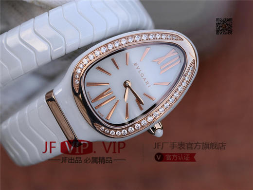 BV宝格丽SERPENTI系列白色陶瓷与黑陶瓷腕表以精美蛇形向众人展现时尚奢华之美。表圈处镶嵌切割美钻，精美奢华 商品图2