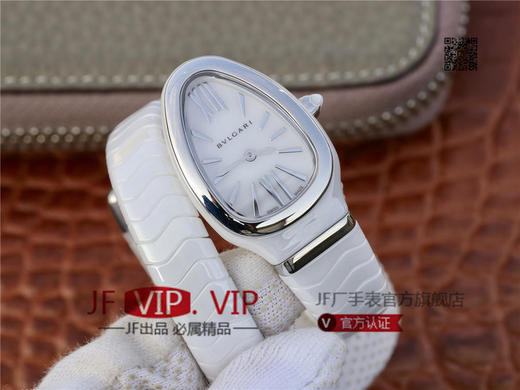 BV宝格丽SERPENTI系列白色陶瓷与黑陶瓷腕表以精美蛇形向众人展现时尚奢华之美。表圈处镶嵌切割美钻，精美奢华 商品图1