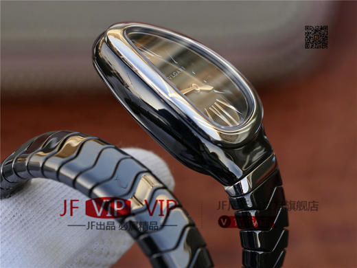 BV宝格丽SERPENTI系列白色陶瓷与黑陶瓷腕表以精美蛇形向众人展现时尚奢华之美。表圈处镶嵌切割美钻，精美奢华 商品图4