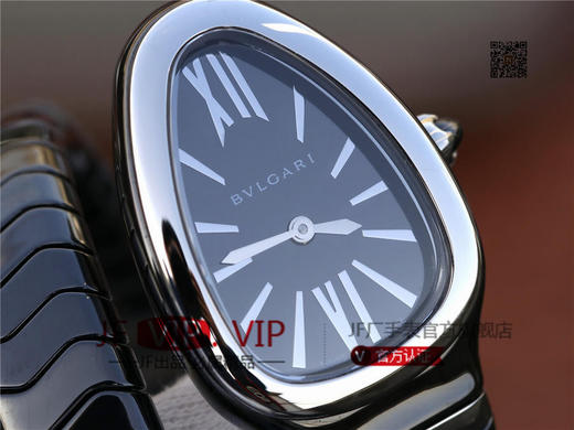 BV宝格丽SERPENTI系列白色陶瓷与黑陶瓷腕表以精美蛇形向众人展现时尚奢华之美。表圈处镶嵌切割美钻，精美奢华 商品图3