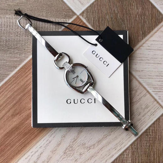 GUCCI古驰时尚女表，精致马蹄链，表径~28mm，首饰与手表的完美结合，上手优雅大方，瑞士石英机芯，专柜价8000+，支持各种验货，全套专柜包装！ 商品图2