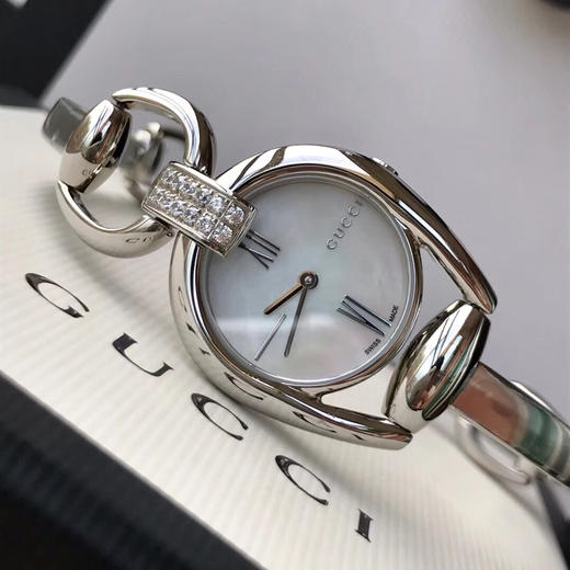 GUCCI古驰时尚女表，精致马蹄链，表径~28mm，首饰与手表的完美结合，上手优雅大方，瑞士石英机芯，专柜价8000+，支持各种验货，全套专柜包装！ 商品图6