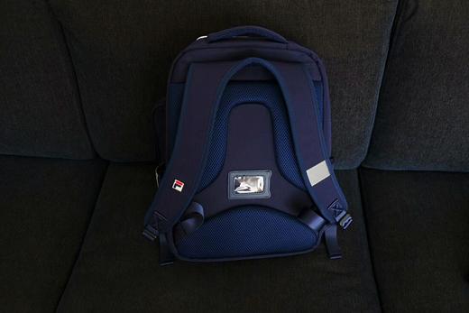 点此购买 斐乐FILA 双肩背包男女通用学生书包 UN124684 商品图4