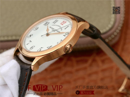 GS江诗丹顿——历史名作系列86122/000P-9362光泽亮丽的方形外壳，内衬简洁的麦穗面盘，搭配意大利小牛皮表，最大限度还原正品的艺术感官。 商品图5
