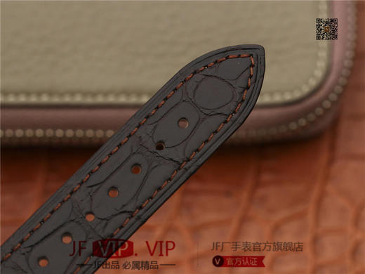 GS江诗丹顿——历史名作系列86122/000P-9362光泽亮丽的方形外壳，内衬简洁的麦穗面盘，搭配意大利小牛皮表，最大限度还原正品的艺术感官。 商品图9