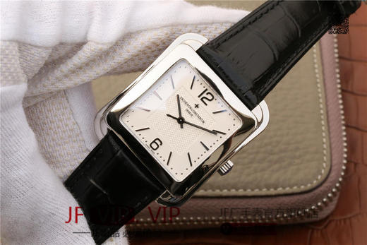 GS江诗丹顿历史名作系列86300款 光泽亮丽的方形外壳，内衬简洁的麦穗面盘，搭配意大利小牛皮表，最大限度还原正品的艺术感官。 商品图2