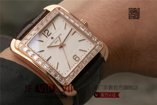 GS江诗丹顿历史名作系列86300款 光泽亮丽的方形外壳，内衬简洁的麦穗面盘，搭配意大利小牛皮表，最大限度还原正品的艺术感官。 商品图13