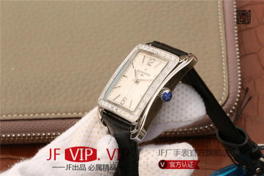 GS江诗丹顿历史名作系列86300款 光泽亮丽的方形外壳，内衬简洁的麦穗面盘，搭配意大利小牛皮表，最大限度还原正品的艺术感官。 商品图11