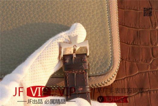 TW江诗丹顿传承系列81578腕表，采用Cal.1120 超薄自动上弦腕表，摆陀采用主体镂空边缘挂21K黄金边的做法 商品图7