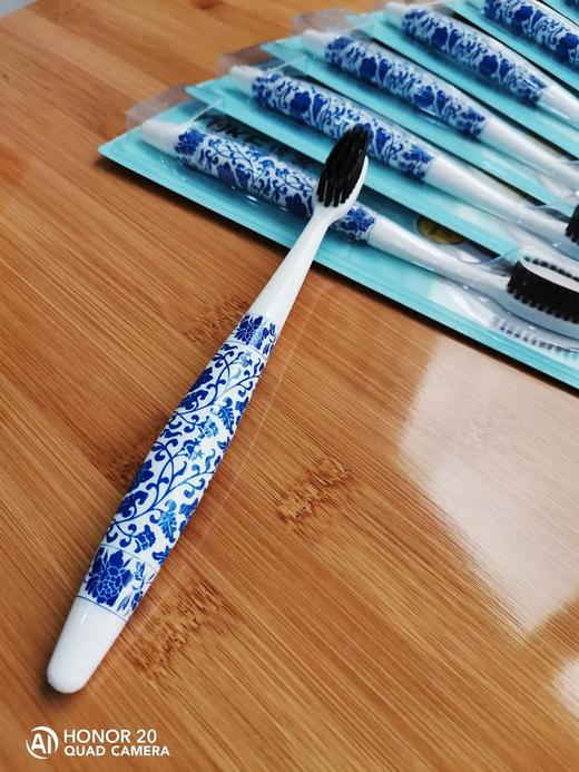 黑炭青花瓷 深层护理 螺旋丝软毛牙刷SQT68344 商品图0