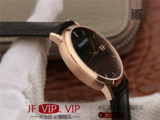 WF爱彼1570 OR.oo2CR.01超薄腕表39mm，在整体约4.2mm的厚度中，这款超薄腕表采用了进口9015Top改装2120机芯，具有独特的精准、靠的卓越性能，最为精美的是玫瑰金镂空自动陀 商品图4