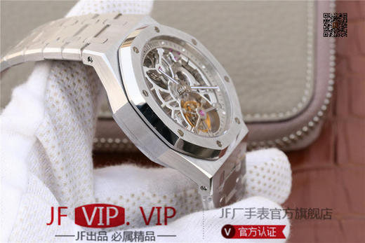 爱彼2018新款皇家橡树26518真陀飞轮男士腕表。这是一项对精度密要求极其严苛的高级制表工艺，丝毫分差都可能会影响机芯的走时精度或防震效果。 商品图4