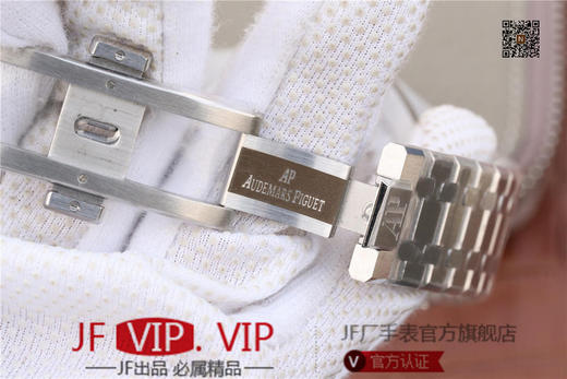 爱彼2018新款皇家橡树26518真陀飞轮男士腕表。这是一项对精度密要求极其严苛的高级制表工艺，丝毫分差都可能会影响机芯的走时精度或防震效果。 商品图7