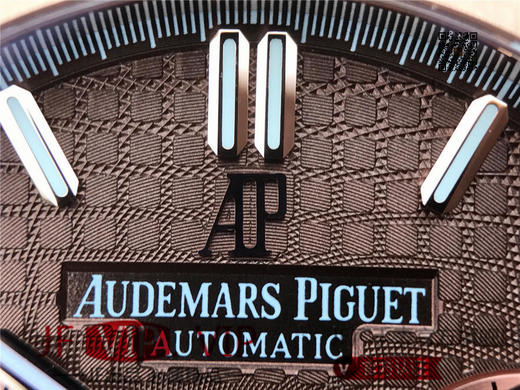 JH爱彼皇家橡树26331，41mm直径，上海7750全自动机械机芯。 动力储备：40小时 表盘材质：镌刻“Grande Tapisserie”大格纹装饰 商品图4