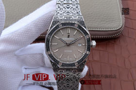 爱彼（Audemars Piguet）简称＂AP"经典皇家橡树系列。精钢表壳，八角形表圏，格纹装饰表盘，釆用日本进口机芯