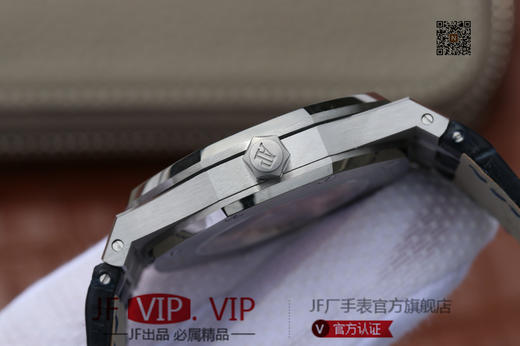 JF爱彼皇家橡树15400，3120自动机械机芯，41毫米，男士 材料：精钢 动力储备：60小时 表径：41毫米 表壳厚度：9.8毫米 表壳材质：精钢 商品图3