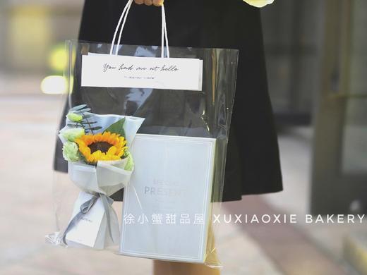 教师节礼盒【芳华】内含3颗奶黄流心月饼+3颗蛋黄酥，配置向日葵鲜花一束、贺卡一张，灯串一条 商品图5