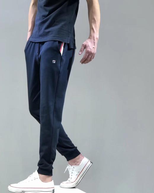 点此购买 男子斐乐 双色拼边 丝柔棉针织运动裤 十一125768 商品图0