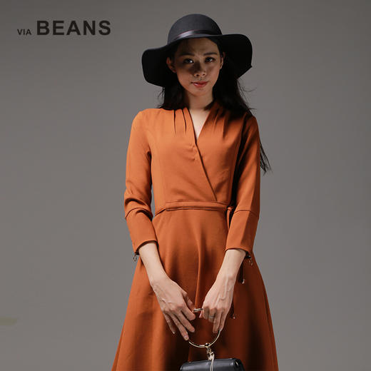 VIA BEANS-活动款  V领腰系带连身裙  9821200069 商品图3