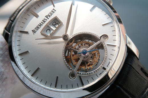 爱彼 最新款真陀飞轮 大日历窗 意大利小牛皮，42mm，手动真海鸥陀飞轮机芯，稳定可靠，值得拥有。 商品图2