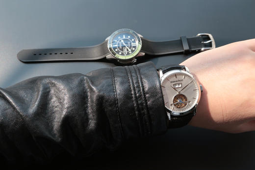 爱彼 最新款真陀飞轮 大日历窗 意大利小牛皮，42mm，手动真海鸥陀飞轮机芯，稳定可靠，值得拥有。 商品图8