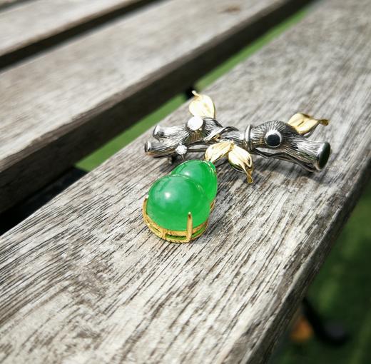 阳绿高冰翡翠葫芦造型胸针 商品图1