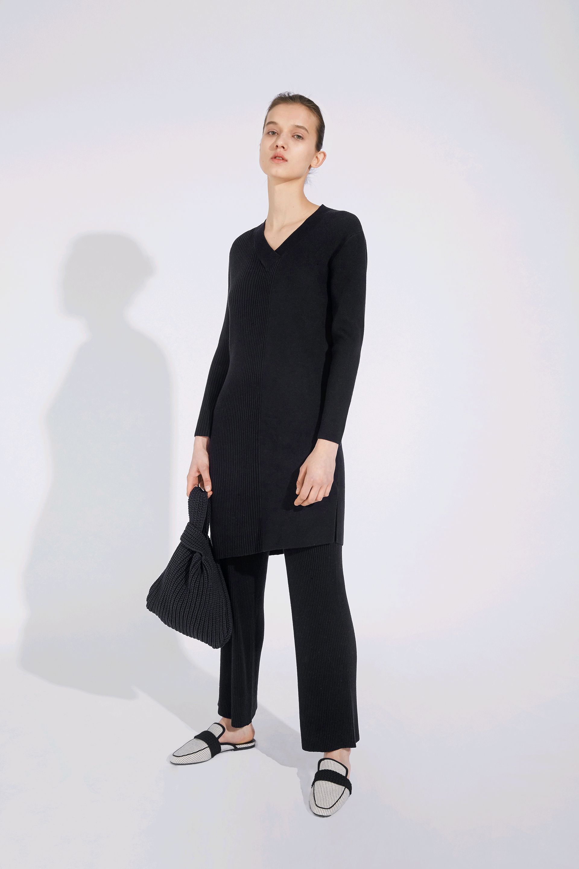 V领不对称针织连衣裙