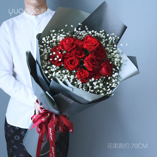 19朵红玫瑰满天星花束 商品图0