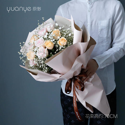 11朵玫瑰满天星花束 商品图0