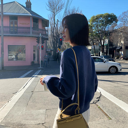 韩都衣舍2019新款宽松圆领灯笼袖软奶蓝色毛衣打底女上衣PT9242禧 商品图1
