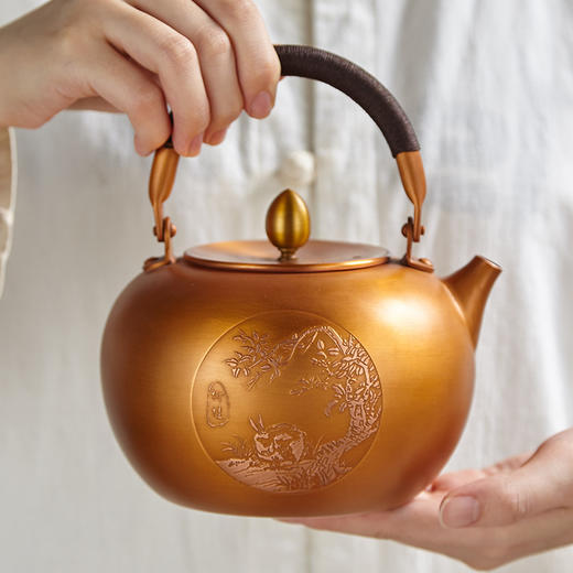 朱炳仁丨月宫折桂铜壶 送六件套（茶碟*4，茶叉*1，茶垫*1）    商品图2