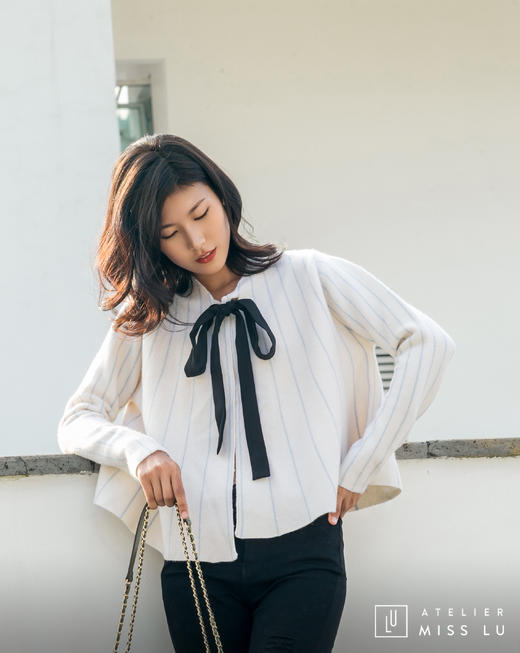 AtelierMissLu / Agnes 奶绵白前后两穿竖条扇形羊绒小斗篷 商品图4